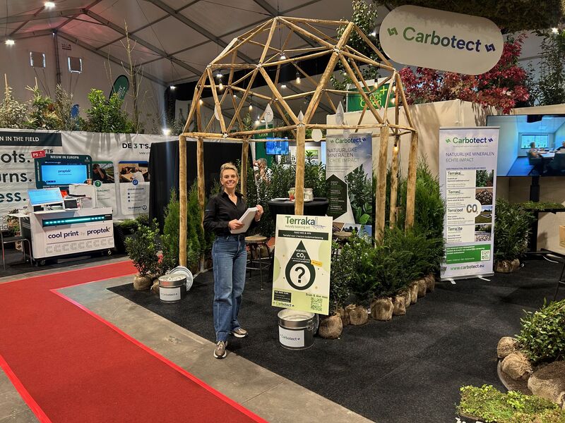 Originele LinkedIn-foto bij Carbotect presenteert natuurlijke mineralen op GrootGroenPlus 202